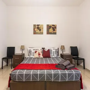 Superbly Located Cosy 2-bedroom , Valletta Malta